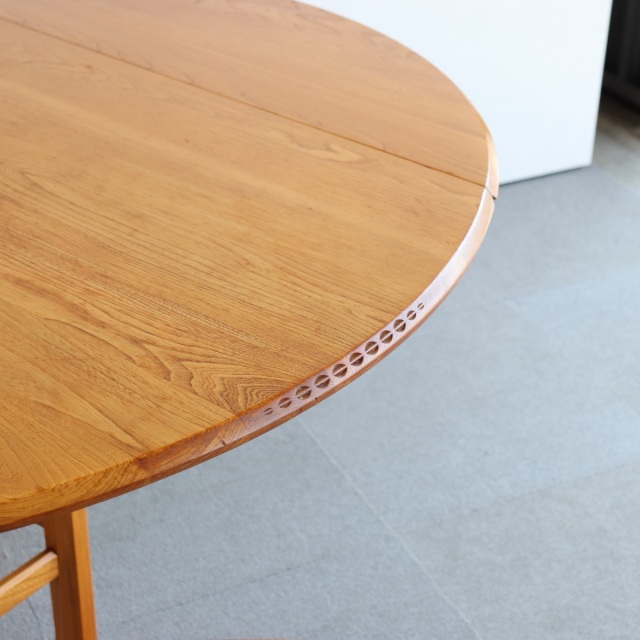 アーコールErcolのダイニングテーブル