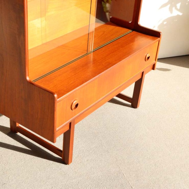 英国ヴィンテージであるターニッジturnidgeのキャビネット