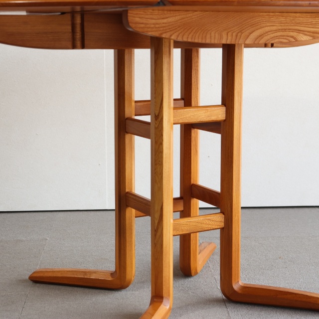 アーコールErcolのダイニングテーブル