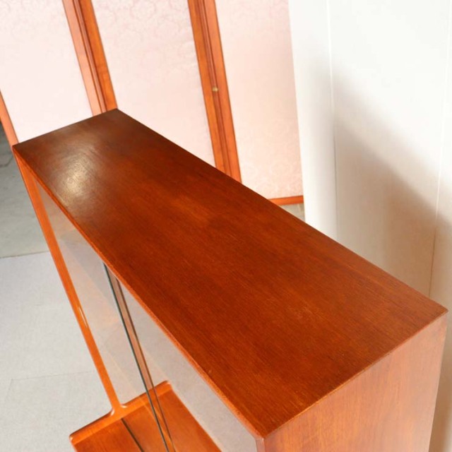 英国ヴィンテージであるターニッジturnidgeのキャビネット