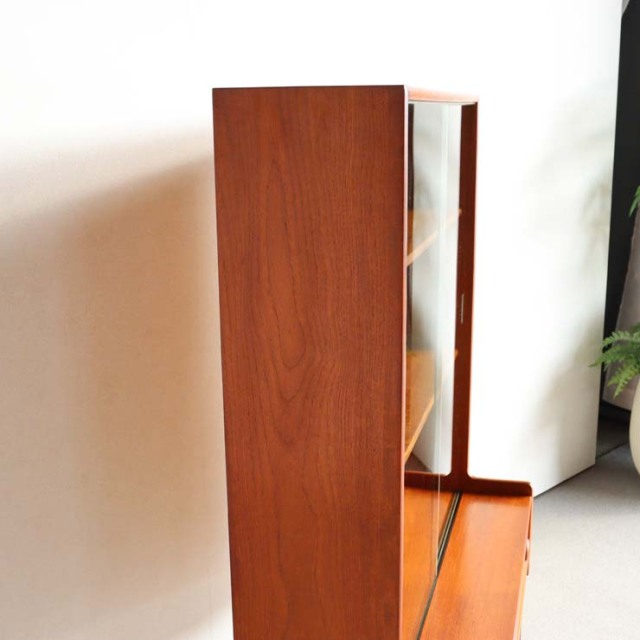 英国ヴィンテージであるターニッジturnidgeのキャビネット