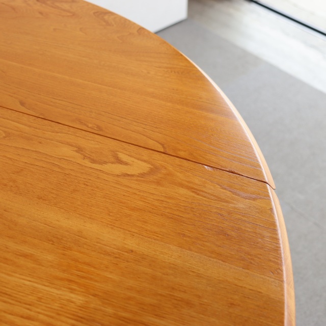 アーコールErcolのダイニングテーブル