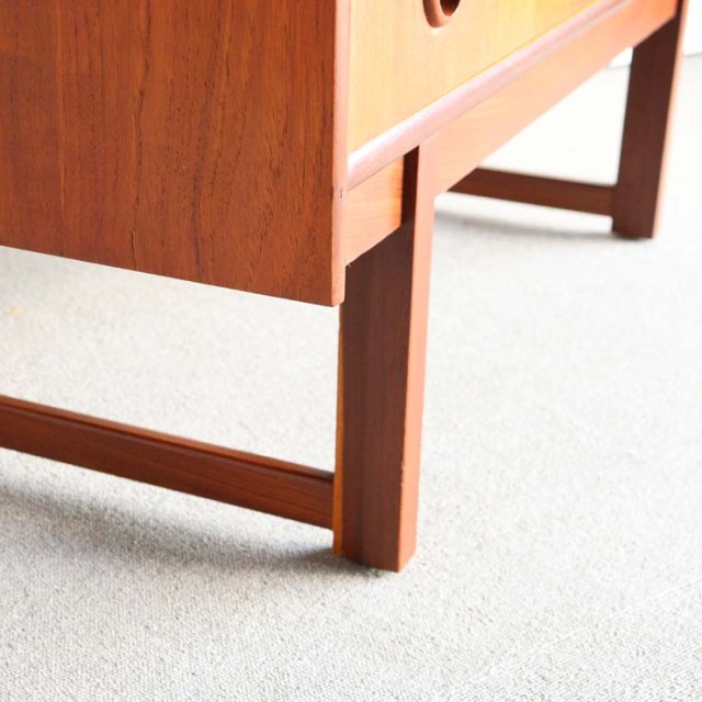 英国ヴィンテージであるターニッジturnidgeのキャビネット