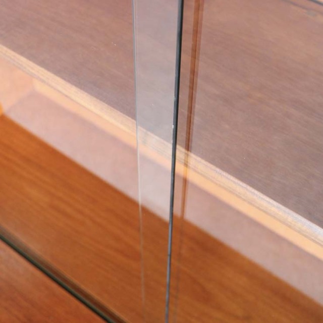 英国ヴィンテージであるターニッジturnidgeのキャビネット