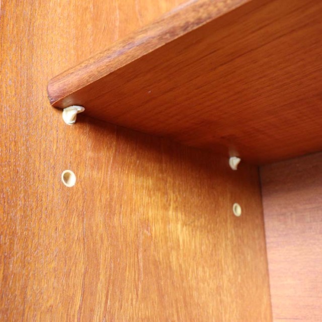 英国ヴィンテージであるターニッジturnidgeのキャビネット