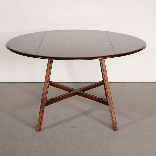 アーコールERCOLの折り畳み式ラウンドダイニングテーブル