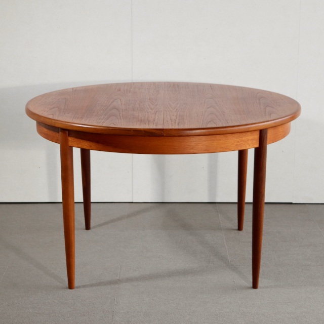 ジープランG-PLANのダイニングテーブル