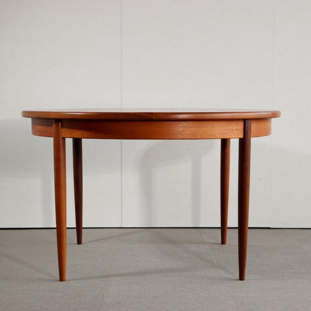 ジープランG-PLANのダイニングテーブル