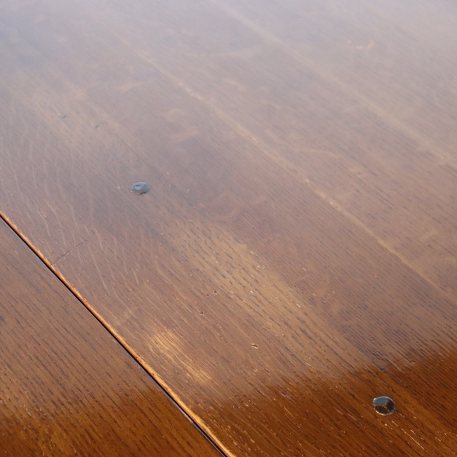 アーコールERCOLの折り畳み式ラウンドダイニングテーブル