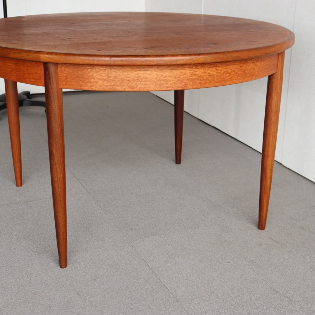 ジープランG-PLANのダイニングテーブル