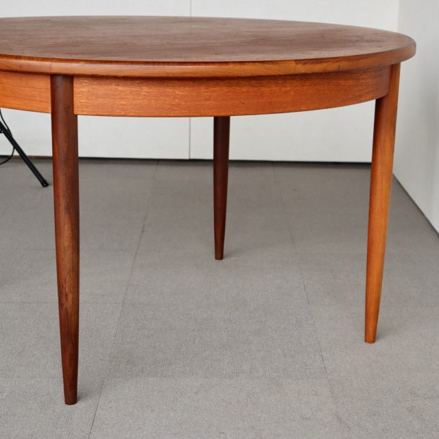 ジープランG-PLANのダイニングテーブル