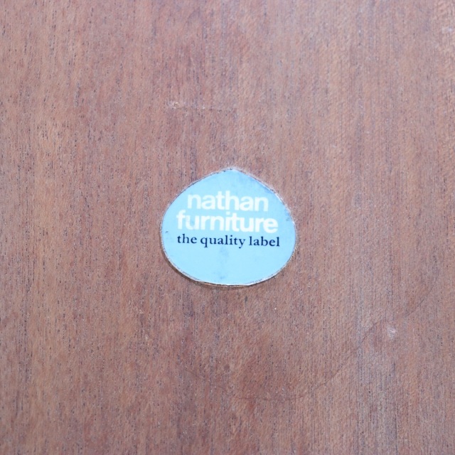 ネイサンNATHANのヴィンテージダイニングテーブル。ラウンド型でチーク材。