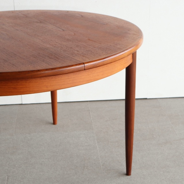 ジープランG-PLANのダイニングテーブル