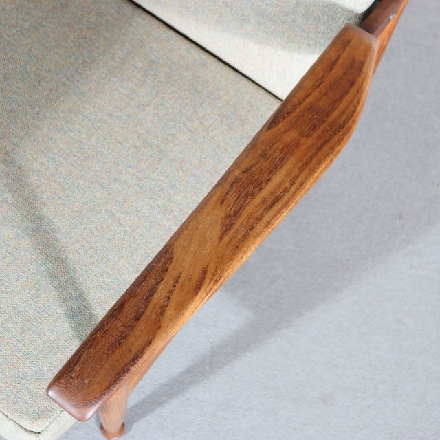 ガイロジャース製アームチェア。贅沢な一人掛けソファが暮らしに穏やかをもたらす。