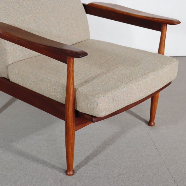 ガイロジャース製アームチェア。贅沢な一人掛けソファが暮らしに穏やかをもたらす。