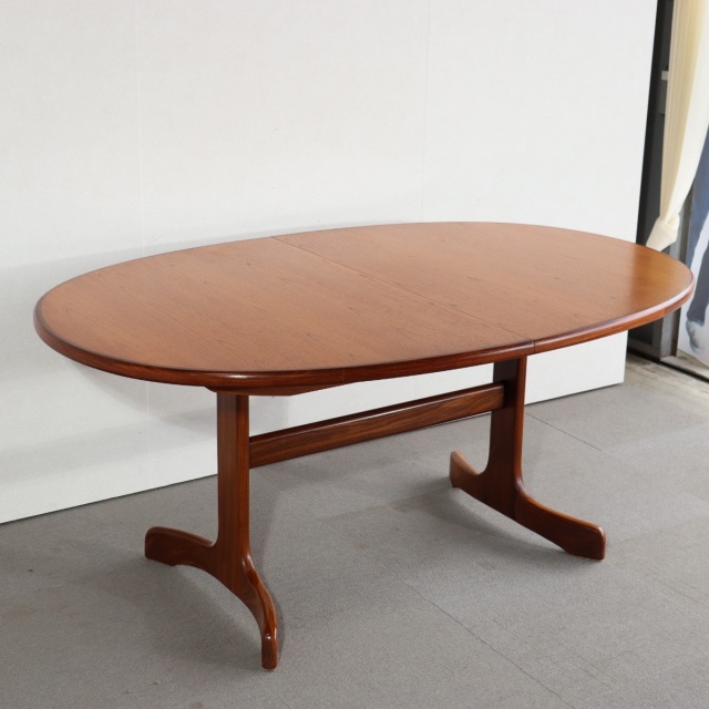 ジープランG-PLANのダイニングテーブル