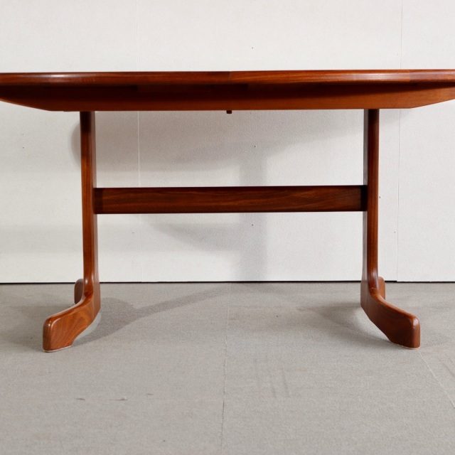 ジープランG-PLANのダイニングテーブル