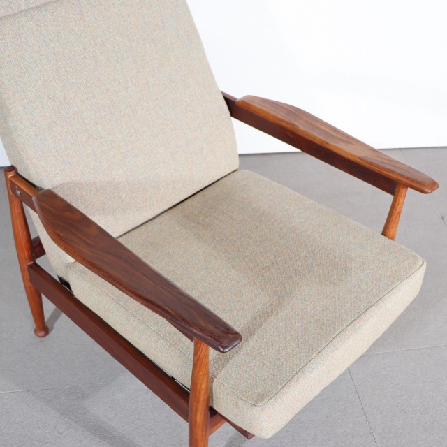 ガイロジャース製アームチェア。贅沢な一人掛けソファが暮らしに穏やかをもたらす。