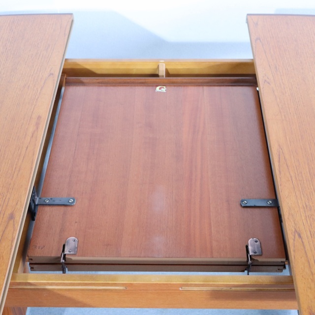 ジープランG-PLANのダイニングテーブル