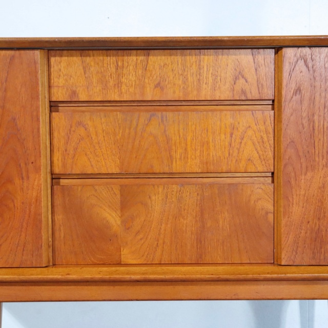 ジェンティークJENTIQUEのサイドボード