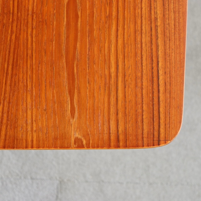 スウェーデン製のコーヒーテーブル