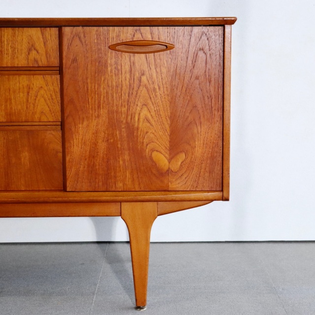 ジェンティークJENTIQUEのサイドボード