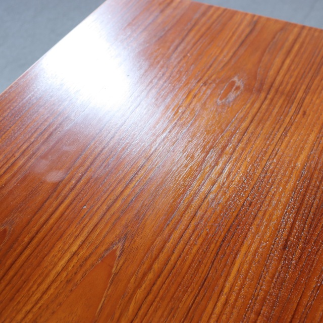 スウェーデン製のコーヒーテーブル