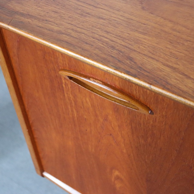 ジェンティークJENTIQUEのサイドボード