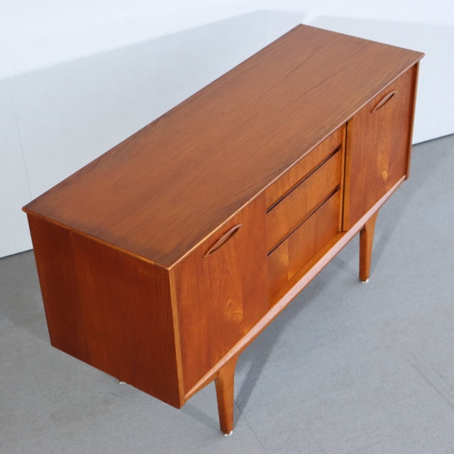 ジェンティークJENTIQUEのサイドボード