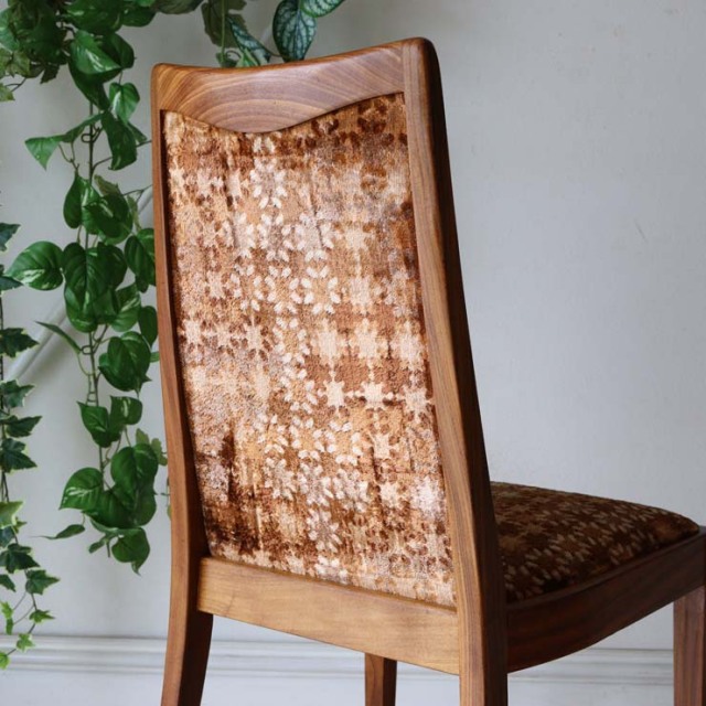 ダイニングチェア、茶色の木製枠組みに背もたれと座面は花柄のウール生地、122099c