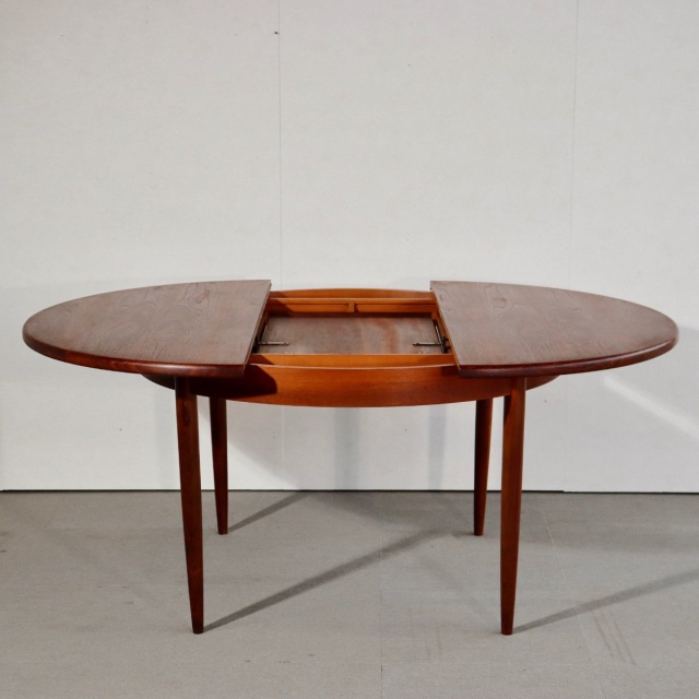 ジープランG-Planのダイニングテーブル