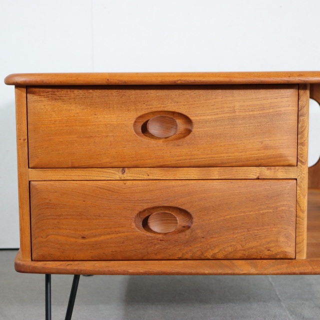 アーコールERCOLのコーヒーテーブル