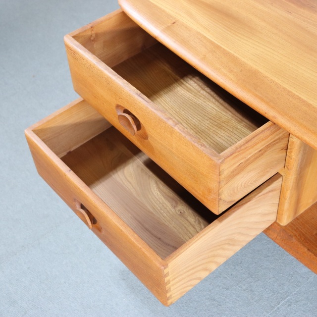 アーコールERCOLのコーヒーテーブル