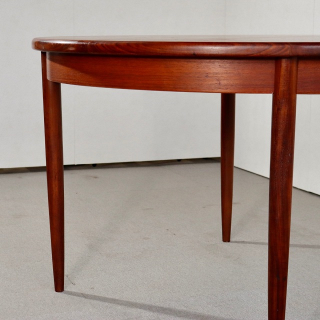 ジープランG-Planのダイニングテーブル