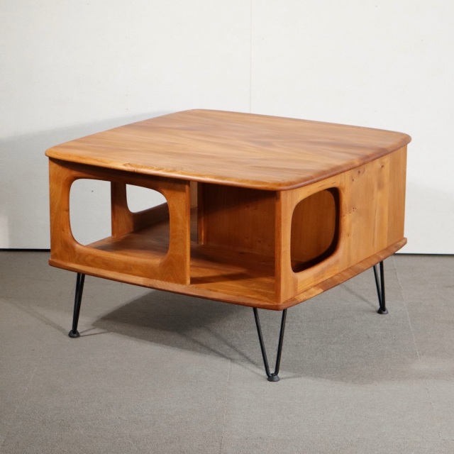 アーコールERCOLのコーヒーテーブル