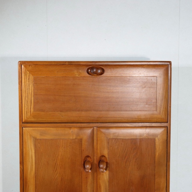 アーコールERCOLのキャビネット