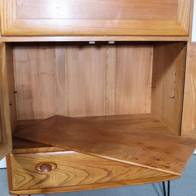 アーコールERCOLのキャビネット