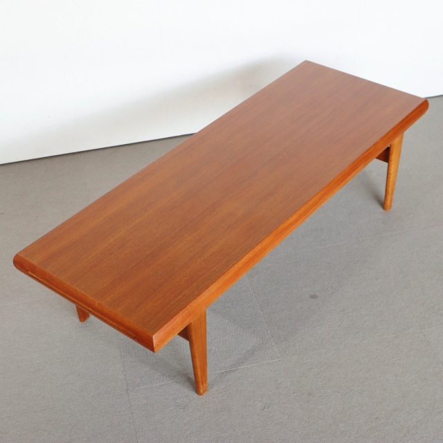 デンマーク製チーク材のヴィンテージコーヒーテーブル