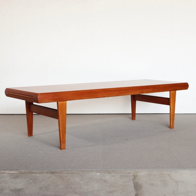 デンマーク製チーク材のヴィンテージコーヒーテーブル