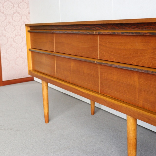 オースティンスイートAustinsuiteのサイドボード