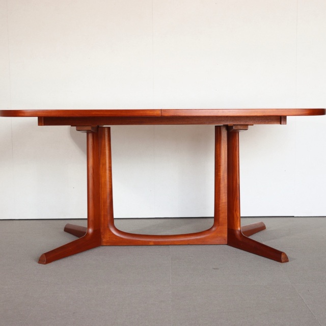 送料込み【人口900人の町にある家具工房のお話し】Made in Denmark