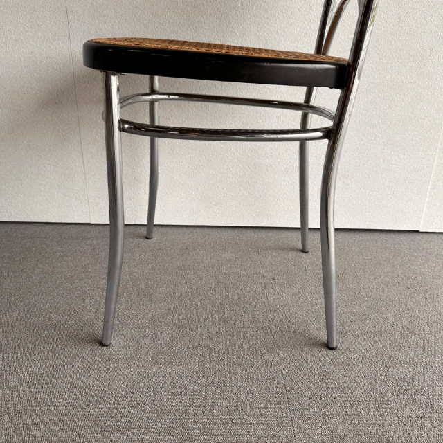 トーネットのクロム製ハイバックチェア