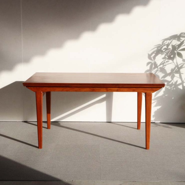 デンマーク製のヴィンテージダイニングテーブル