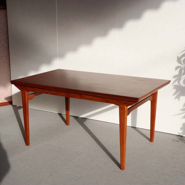デンマーク製のヴィンテージダイニングテーブル