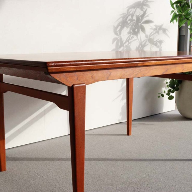 デンマーク製のヴィンテージダイニングテーブル