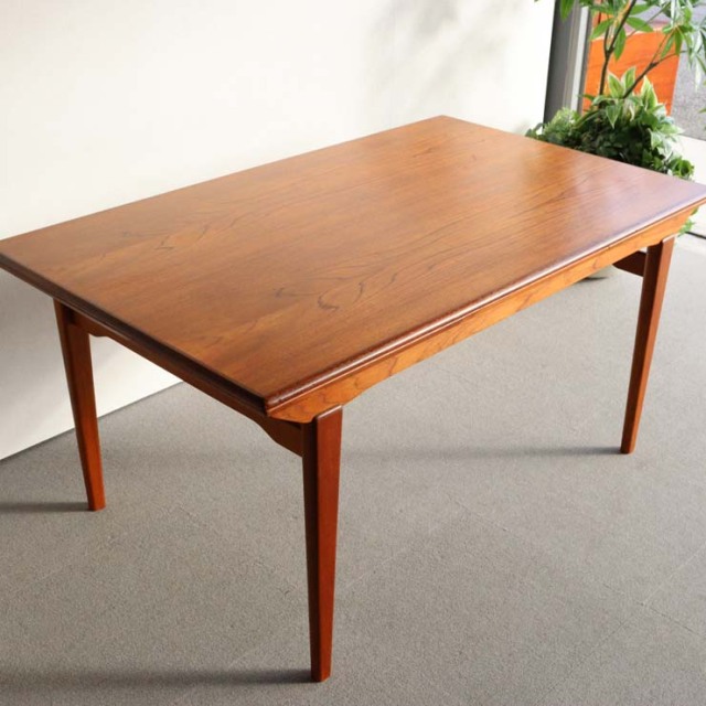 デンマーク製のヴィンテージダイニングテーブル