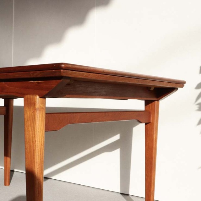 デンマーク製のヴィンテージダイニングテーブル
