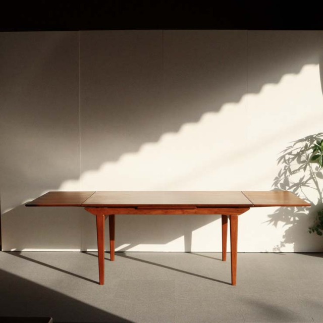 デンマーク製のヴィンテージダイニングテーブル