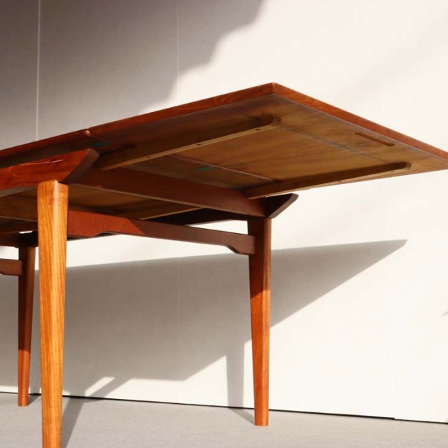 デンマーク製のヴィンテージダイニングテーブル