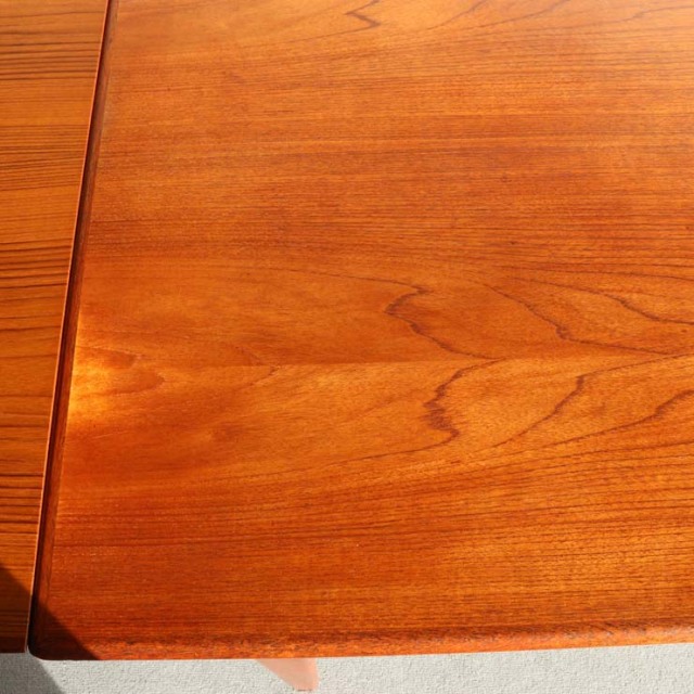 デンマーク製のヴィンテージダイニングテーブル